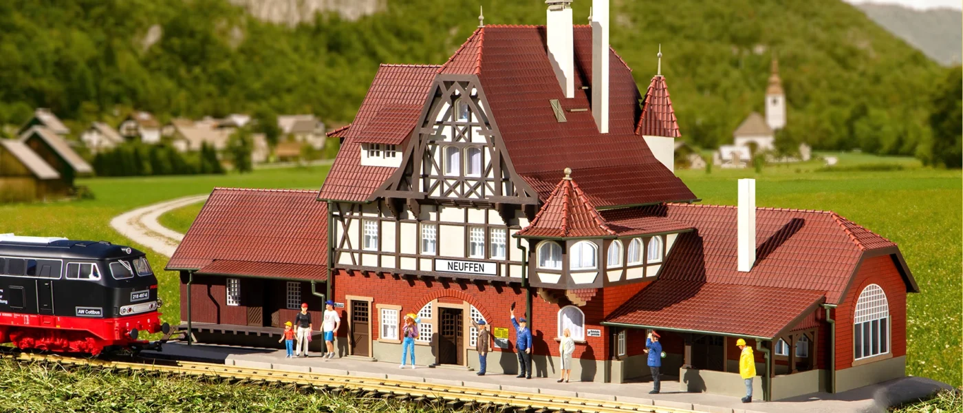 Piko Neuheiten 2025-2: DB-Dampflok und Bahnhof Neuffen